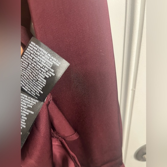 H&M satin collared long-sleeve Button Up shirt Burgundy/Maroon button-up blouse - Picture 3 of 8